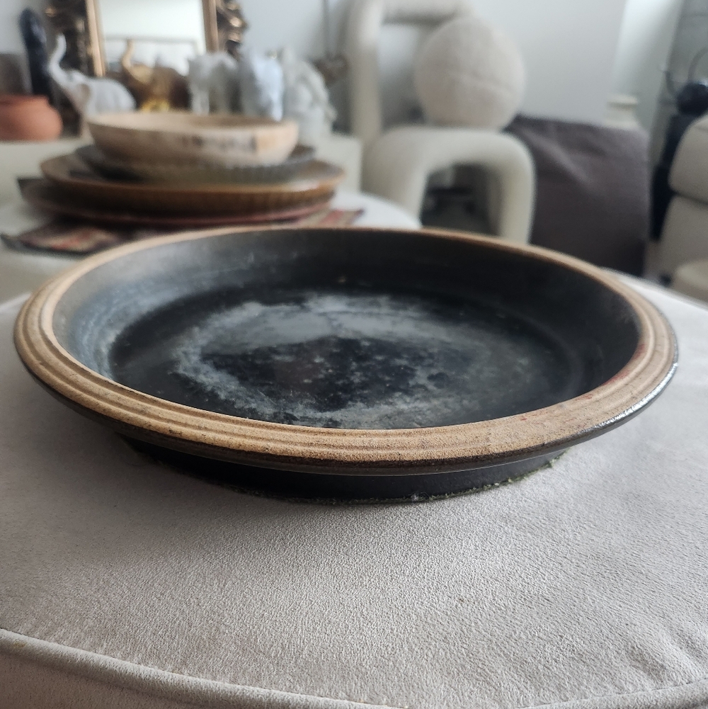 Rustic Black Glazed Ceramic Serving Plate with Natural Rim
